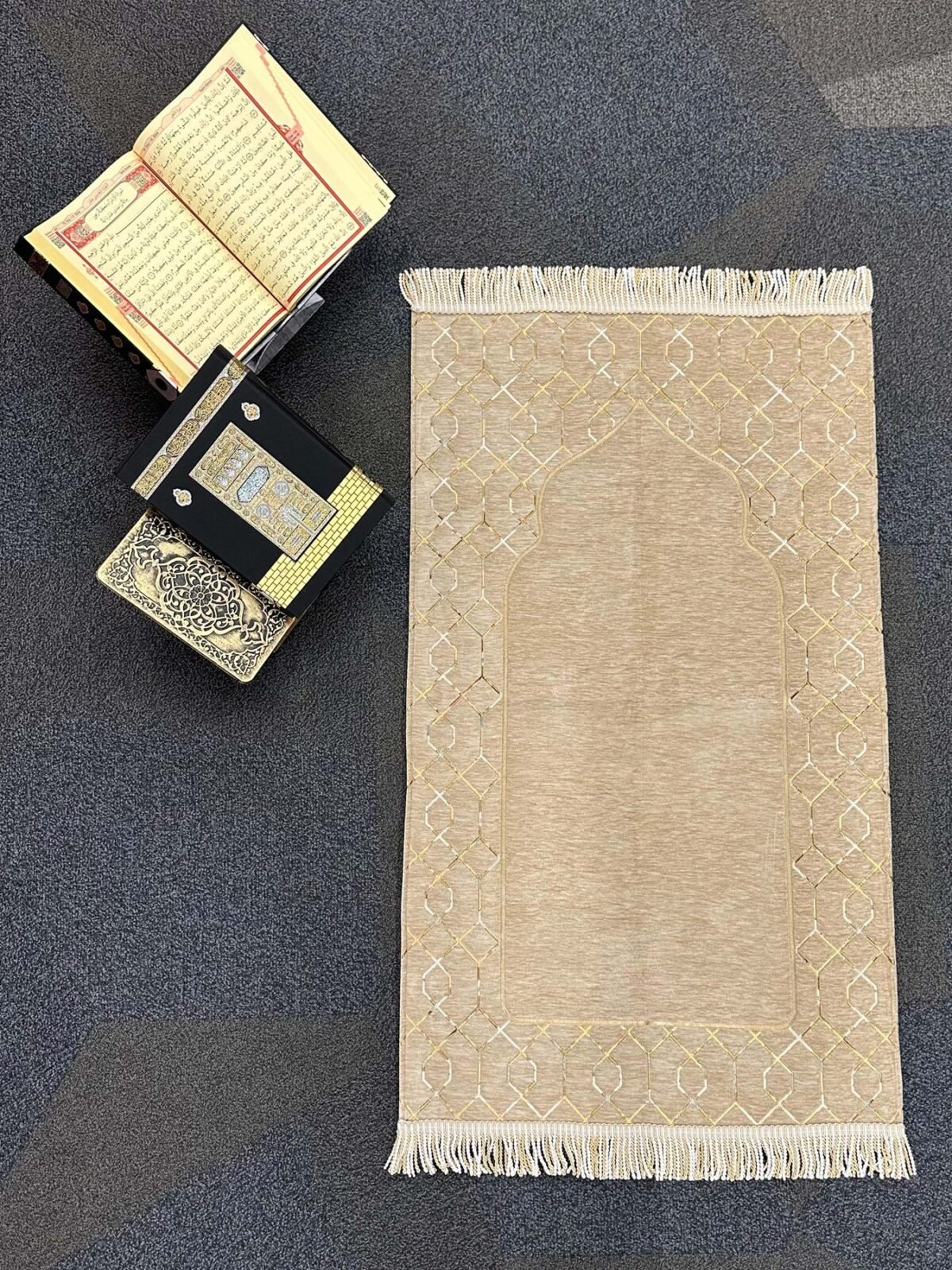 Şönil Kumaş Altın Nakış Seccade - Cappuccino - Görsel 1