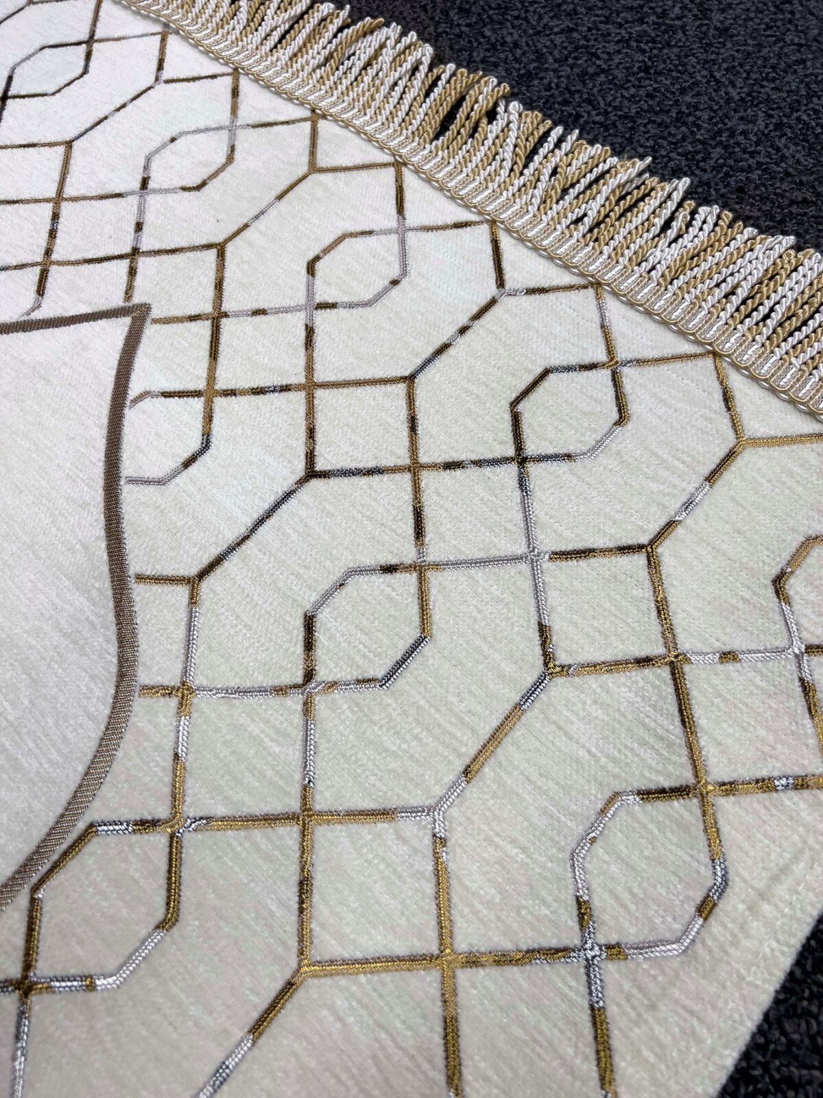 Şönil Kumaş Altın Nakış Seccade - Krem - Görsel 2